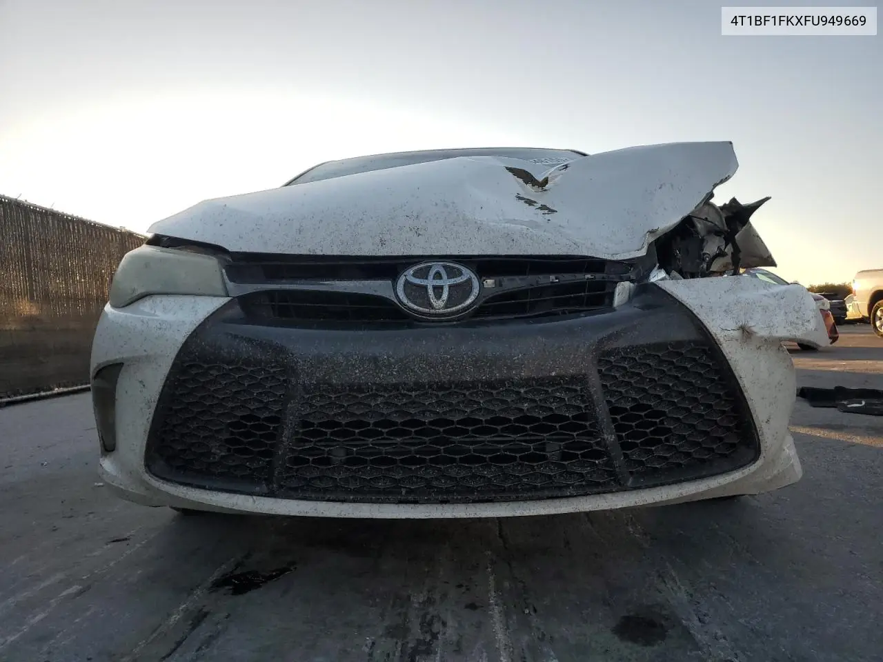 4T1BF1FKXFU949669 2015 Toyota Camry Le