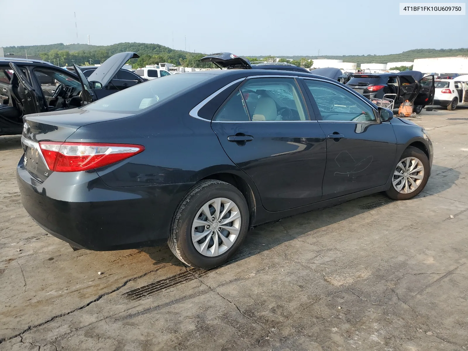 4T1BF1FK1GU609750 2016 Toyota Camry Le