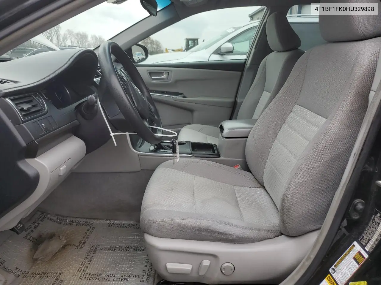 4T1BF1FK0HU329898 2017 Toyota Camry Le