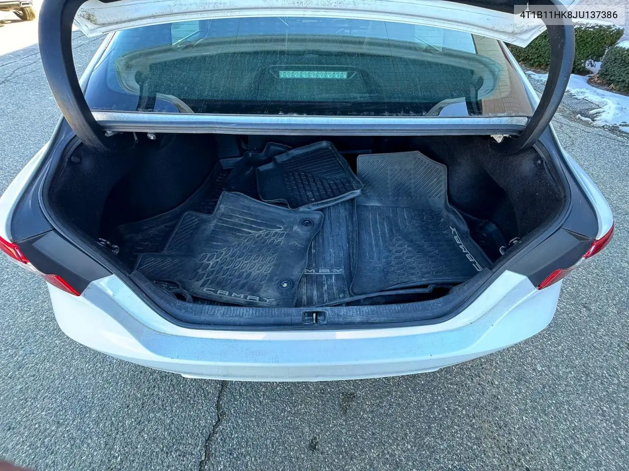 4T1B11HK8JU137386 2018 Toyota Camry L