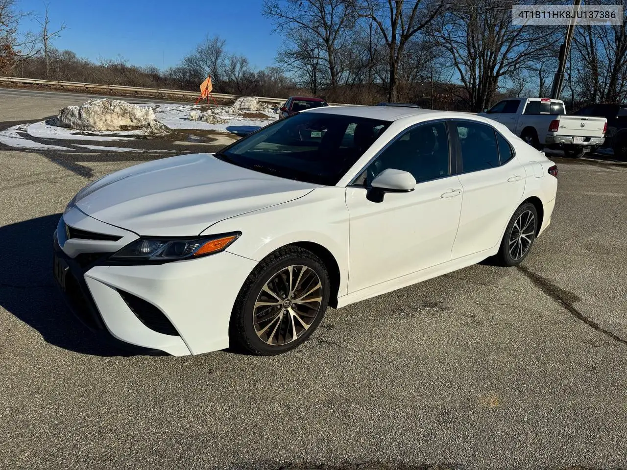 4T1B11HK8JU137386 2018 Toyota Camry L