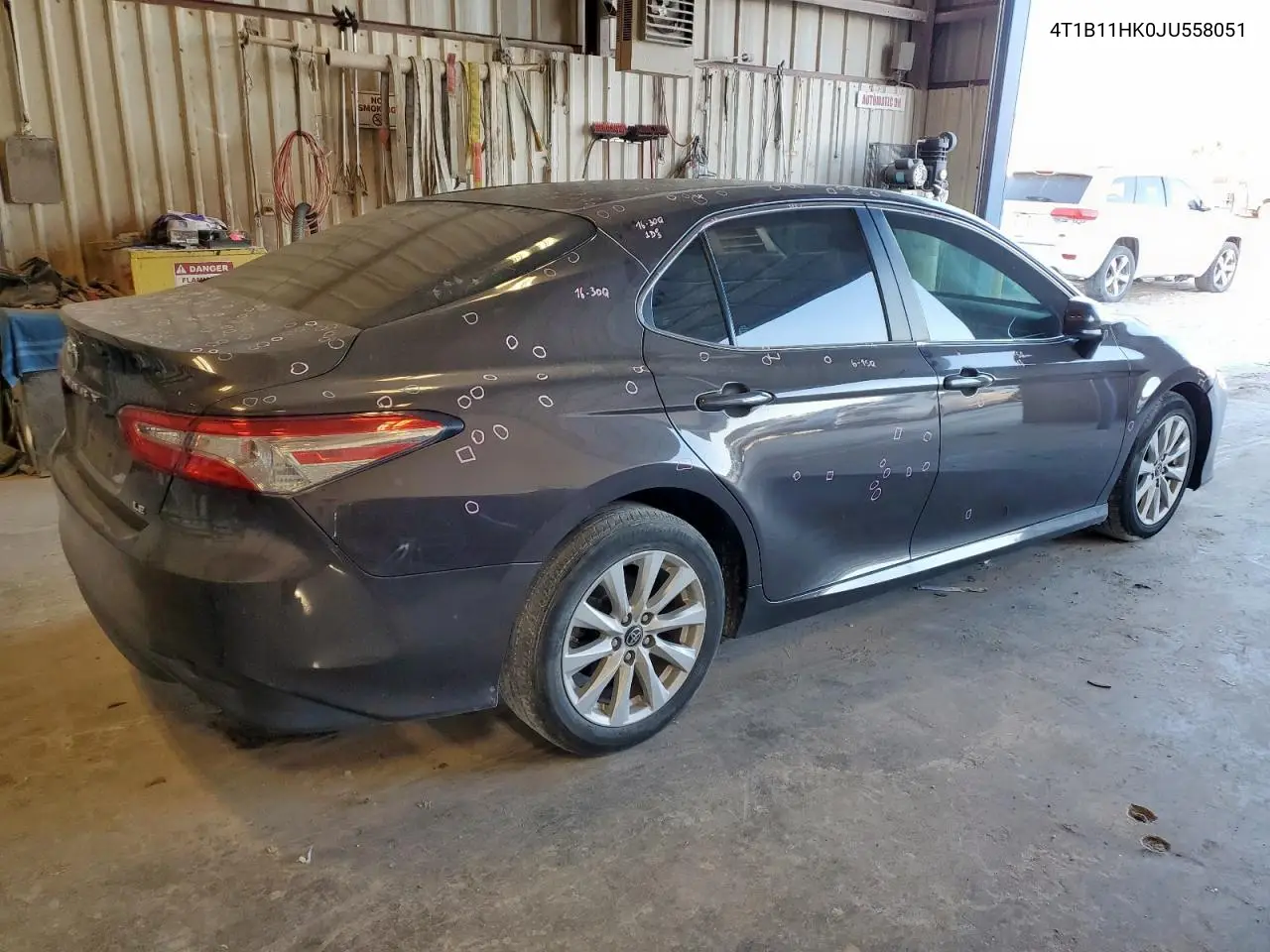 4T1B11HK0JU558051 2018 Toyota Camry L