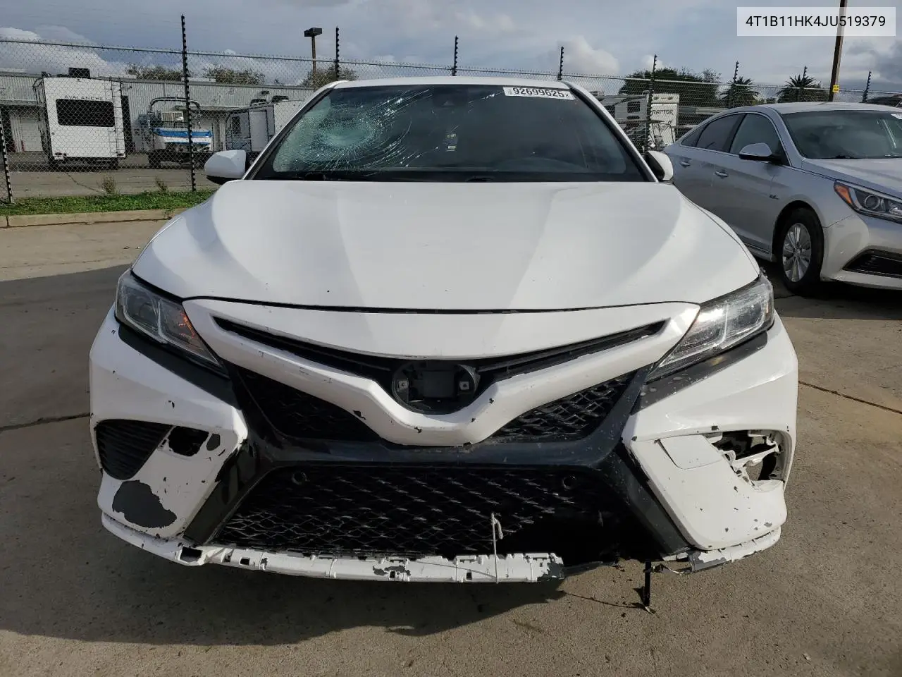 4T1B11HK4JU519379 2018 Toyota Camry L