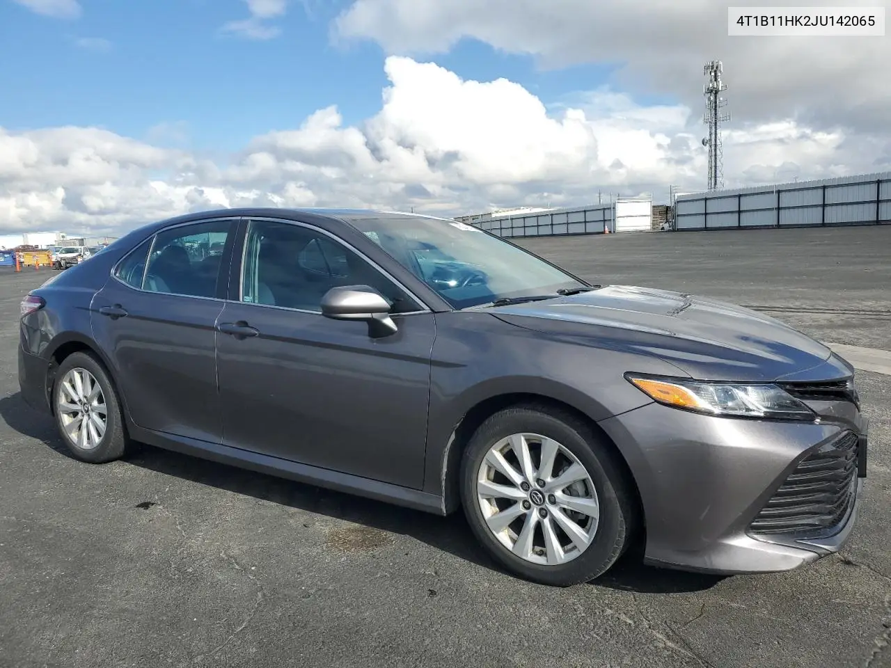 4T1B11HK2JU142065 2018 Toyota Camry L