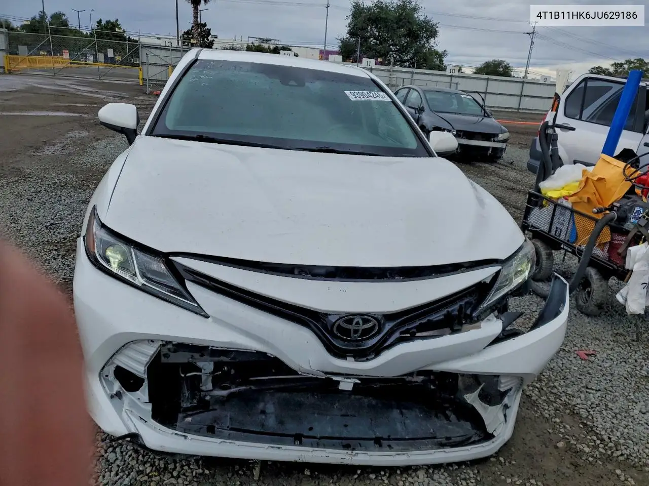 4T1B11HK6JU629186 2018 Toyota Camry L