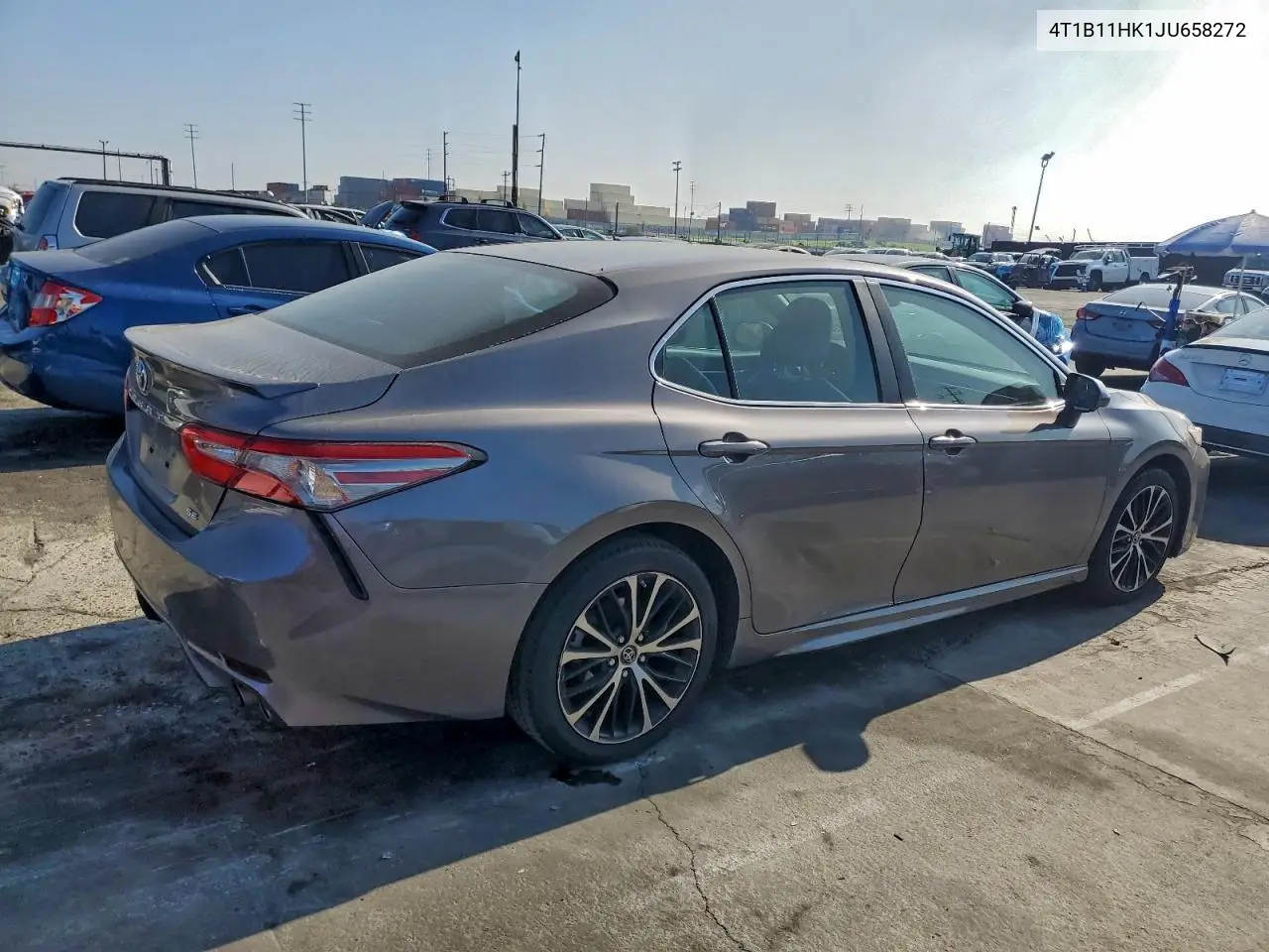 4T1B11HK1JU658272 2018 Toyota Camry L