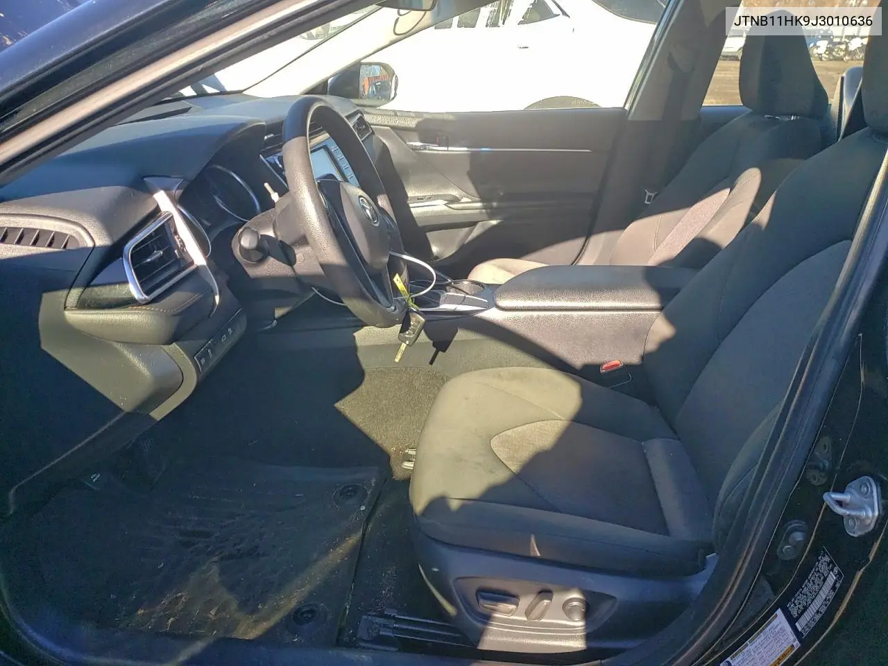 JTNB11HK9J3010636 2018 Toyota Camry L