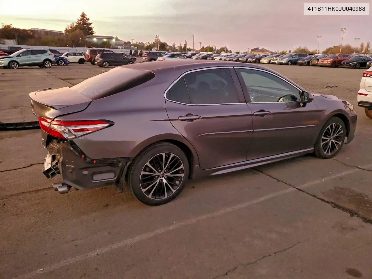 4T1B11HK0JU040988 2018 Toyota Camry L