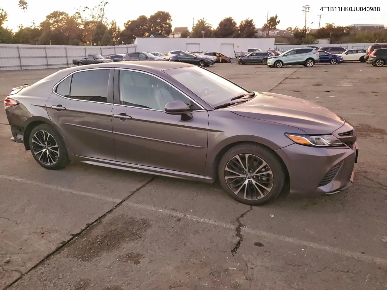 4T1B11HK0JU040988 2018 Toyota Camry L