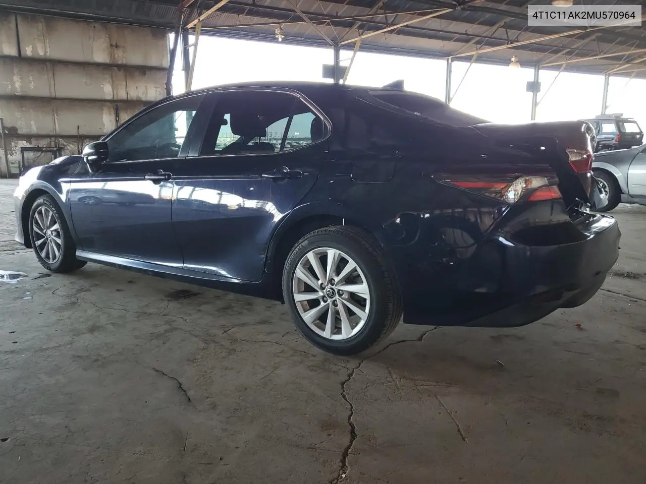 4T1C11AK2MU570964 2021 Toyota Camry Le