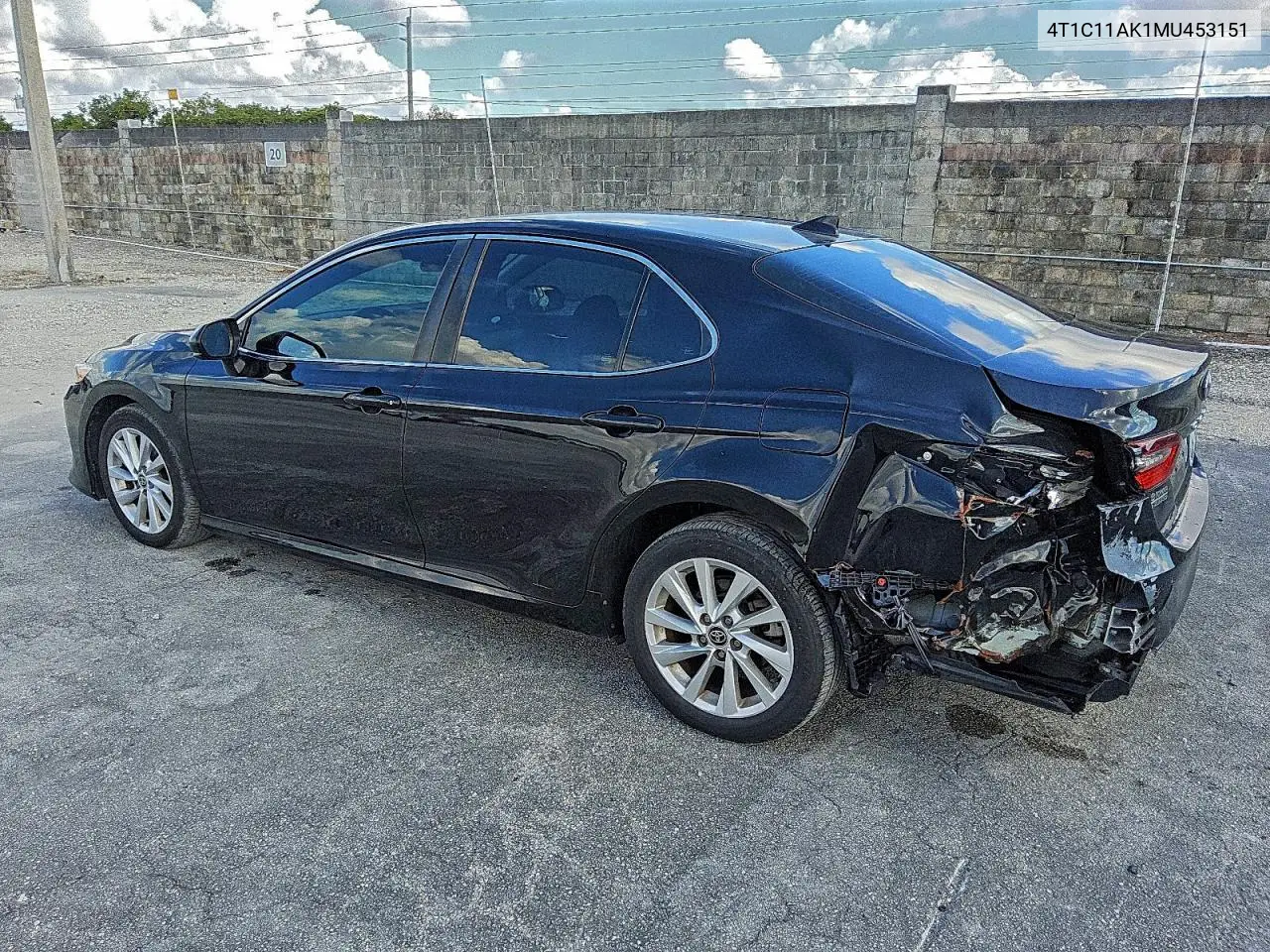 4T1C11AK1MU453151 2021 Toyota Camry Le