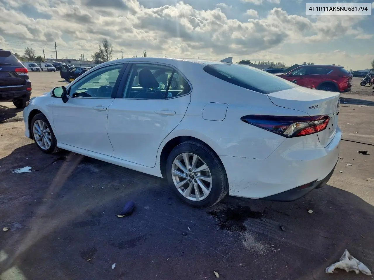 4T1R11AK5NU681794 2022 Toyota Camry Le
