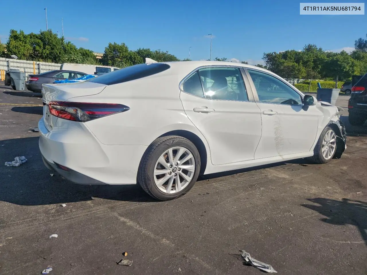 4T1R11AK5NU681794 2022 Toyota Camry Le