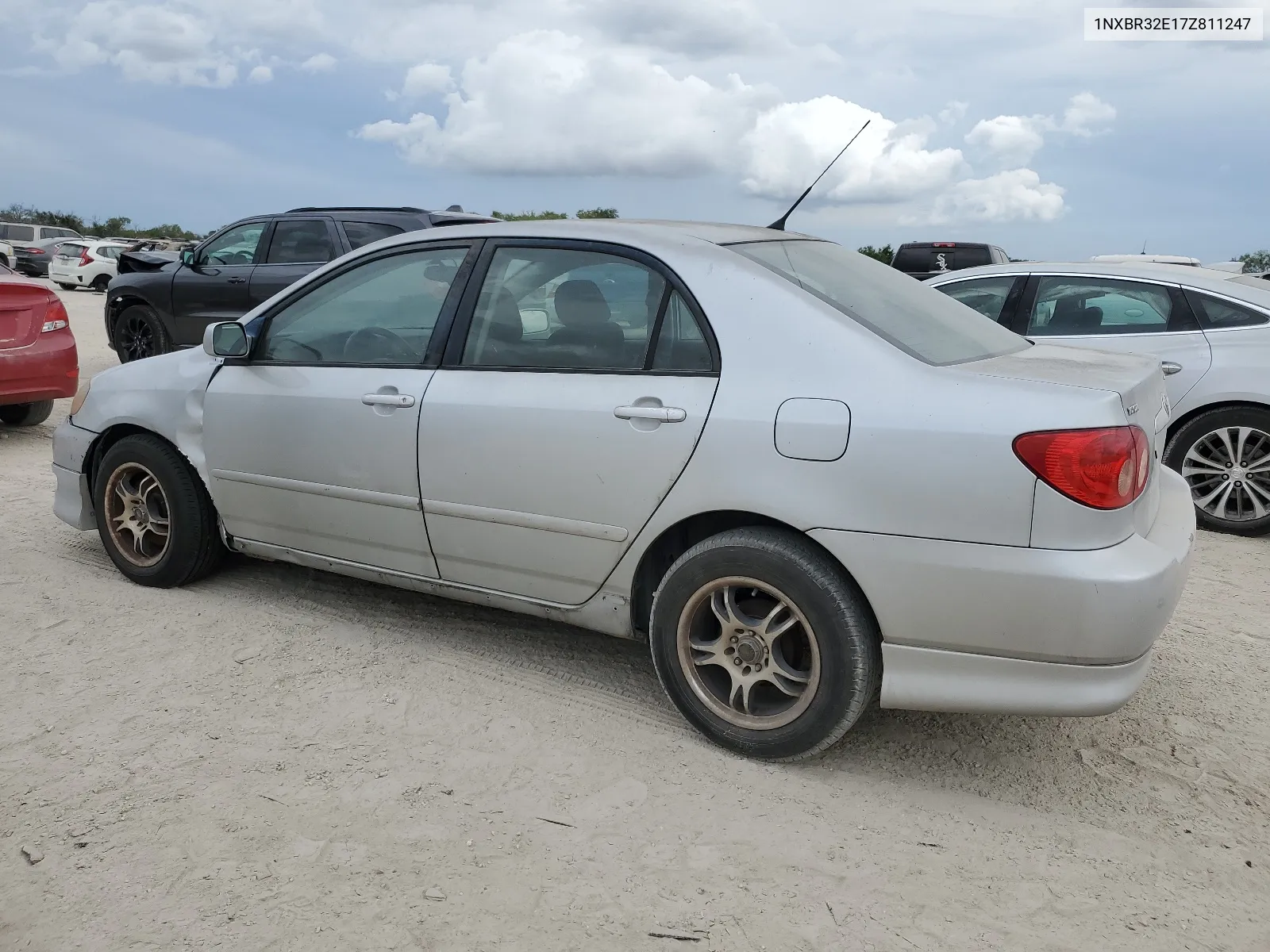 2007 Toyota Corolla Ce VIN: 1NXBR32E17Z811247 Lot: 69233484