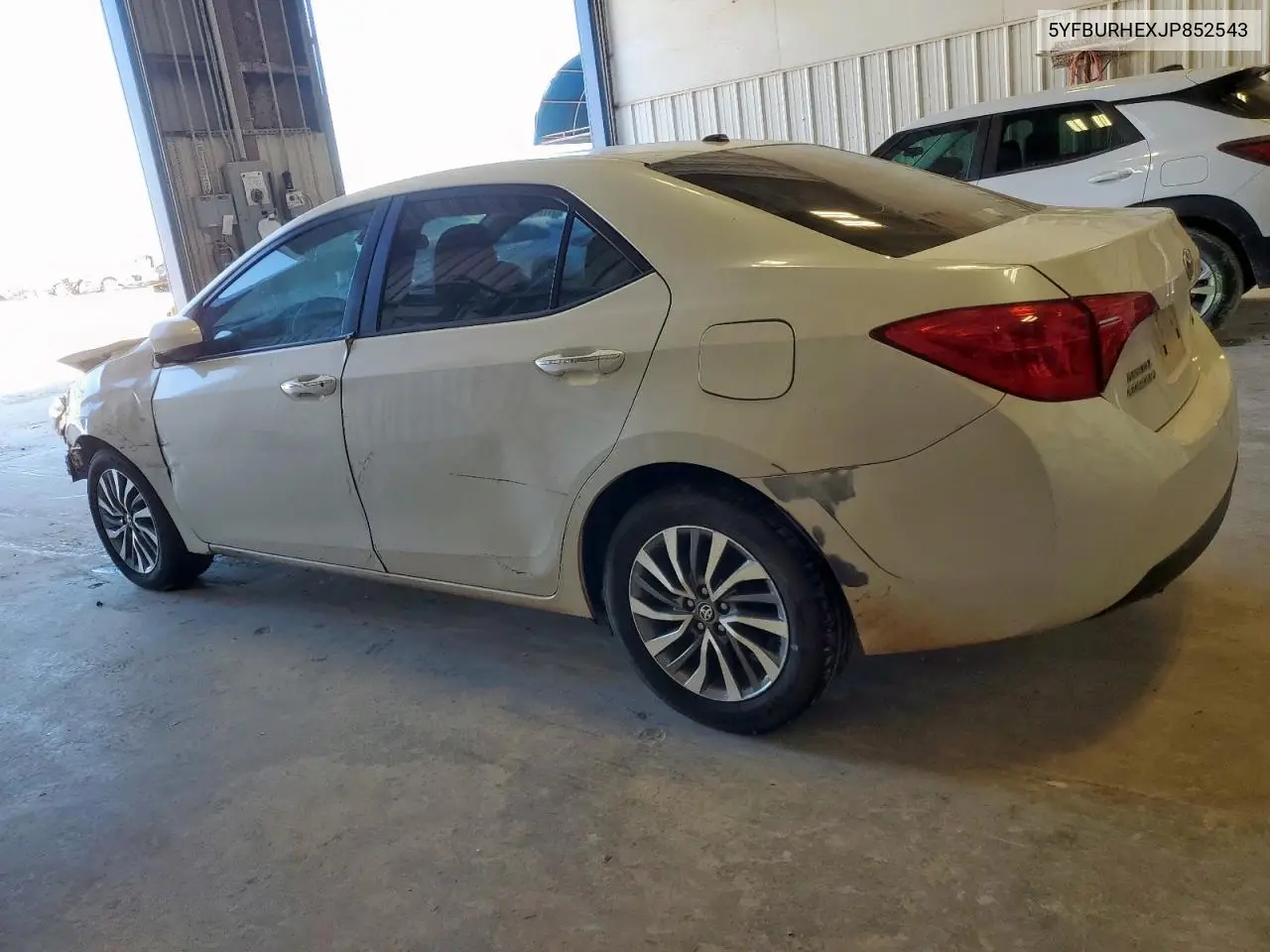 5YFBURHEXJP852543 2018 Toyota Corolla L