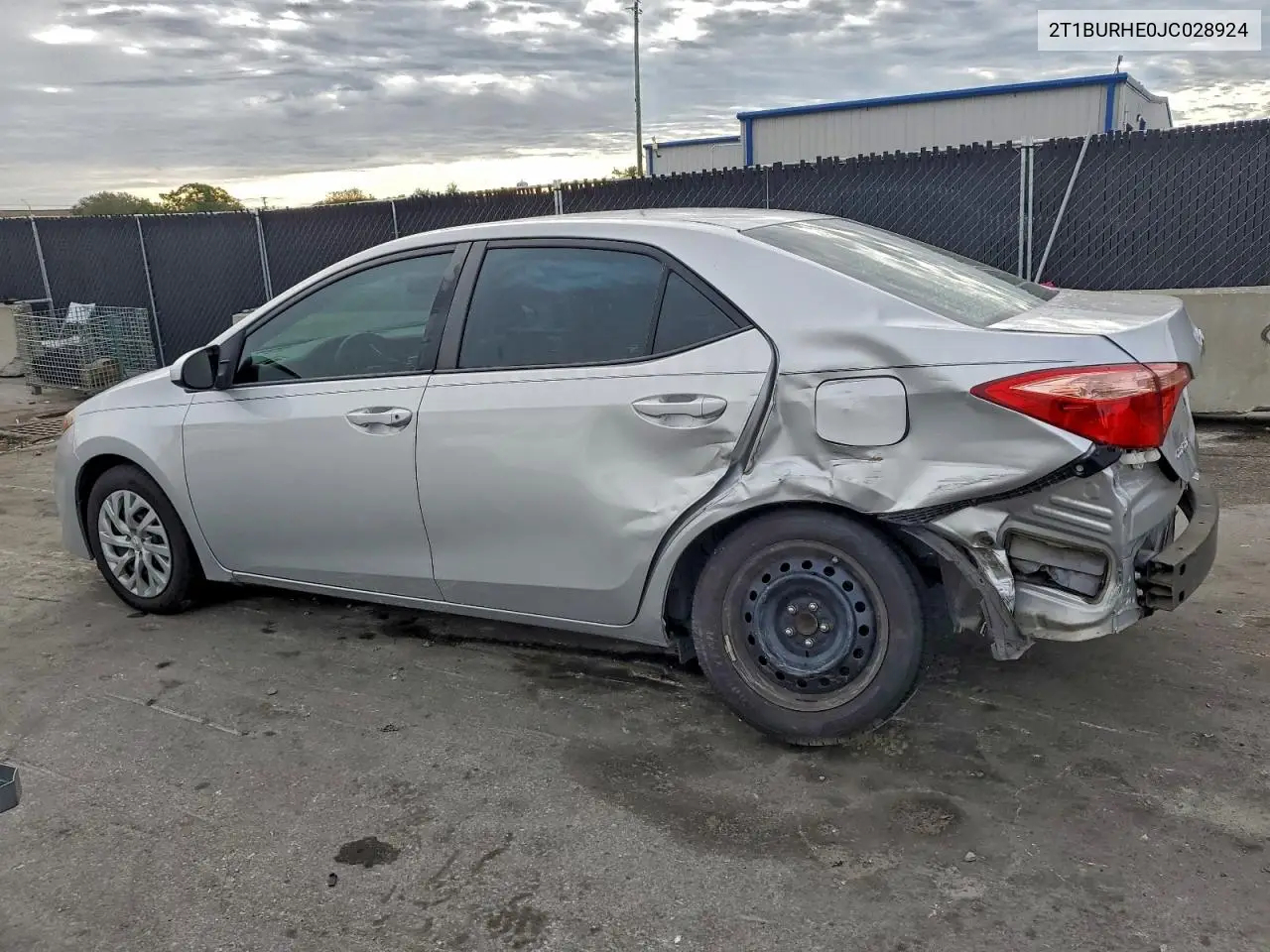 2T1BURHE0JC028924 2018 Toyota Corolla L