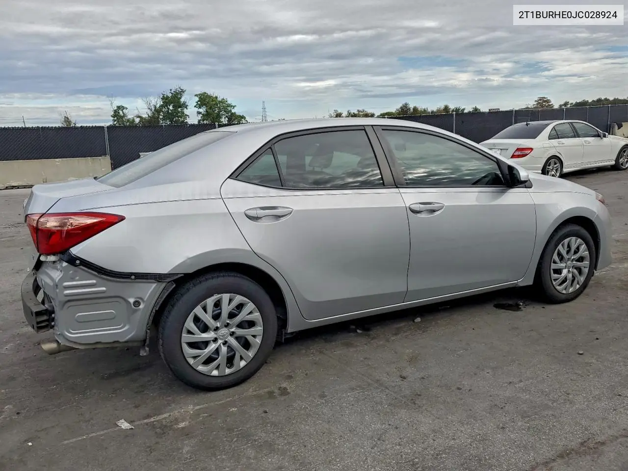 2T1BURHE0JC028924 2018 Toyota Corolla L