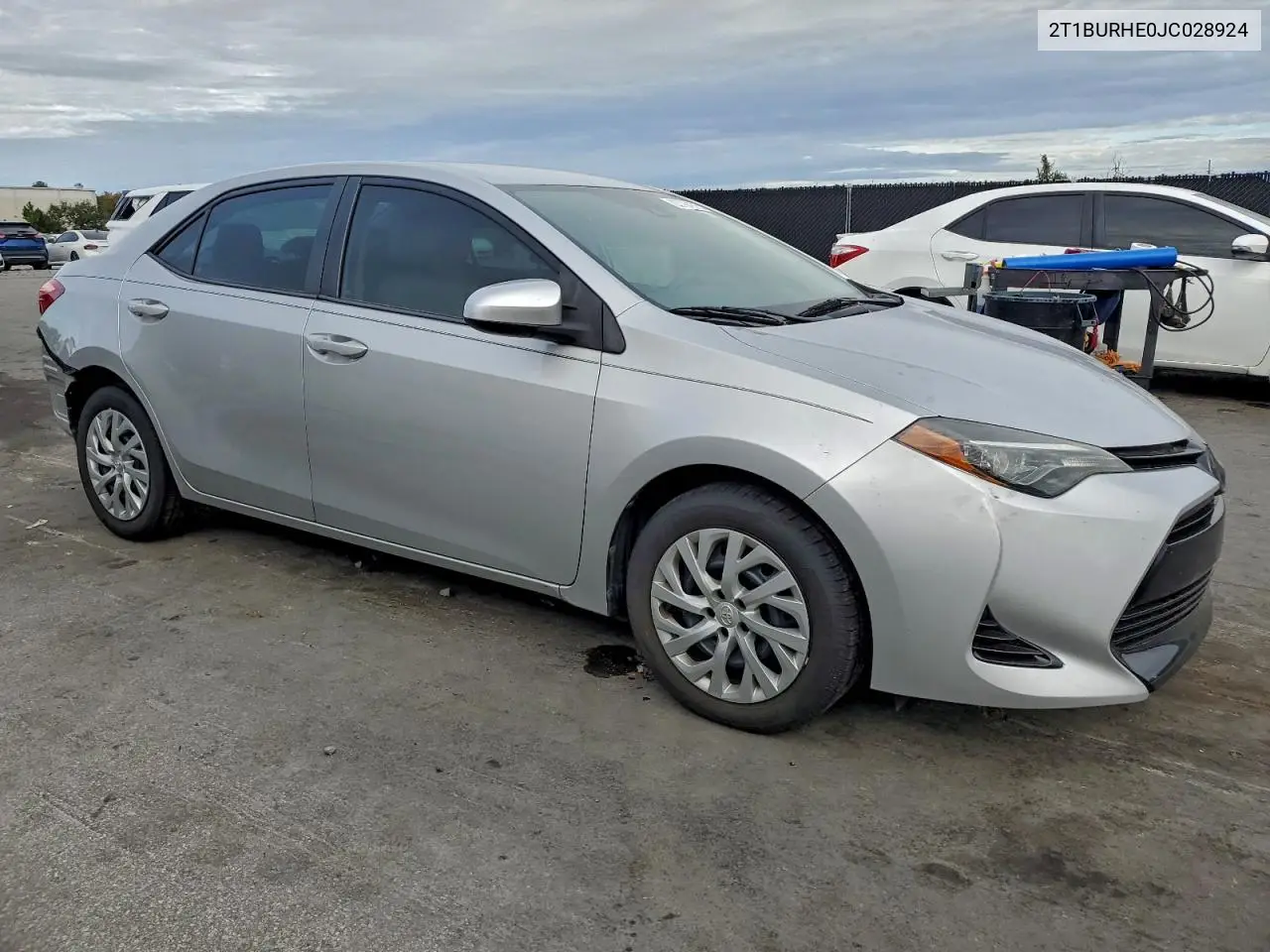 2T1BURHE0JC028924 2018 Toyota Corolla L