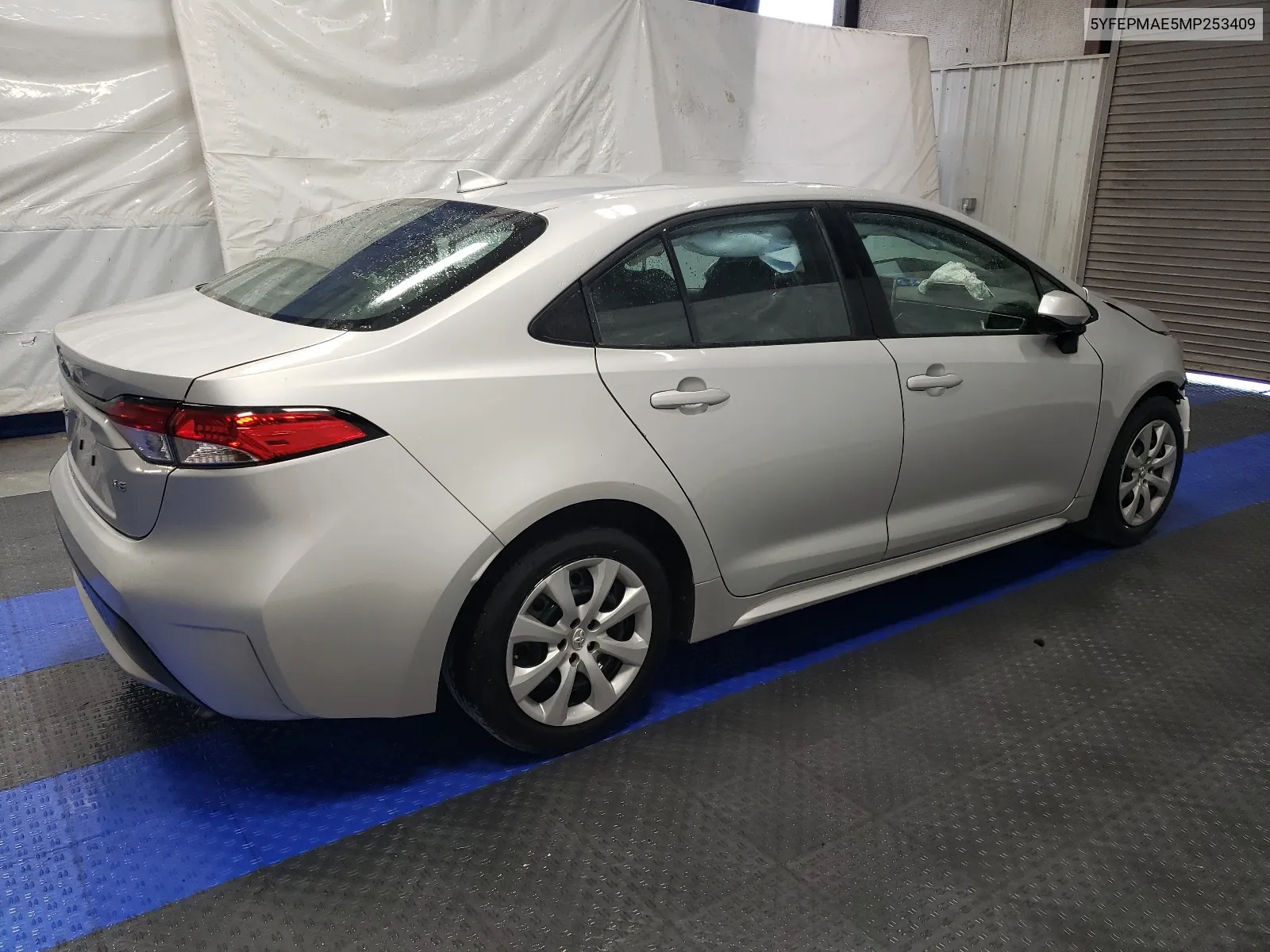 5YFEPMAE5MP253409 2021 Toyota Corolla Le