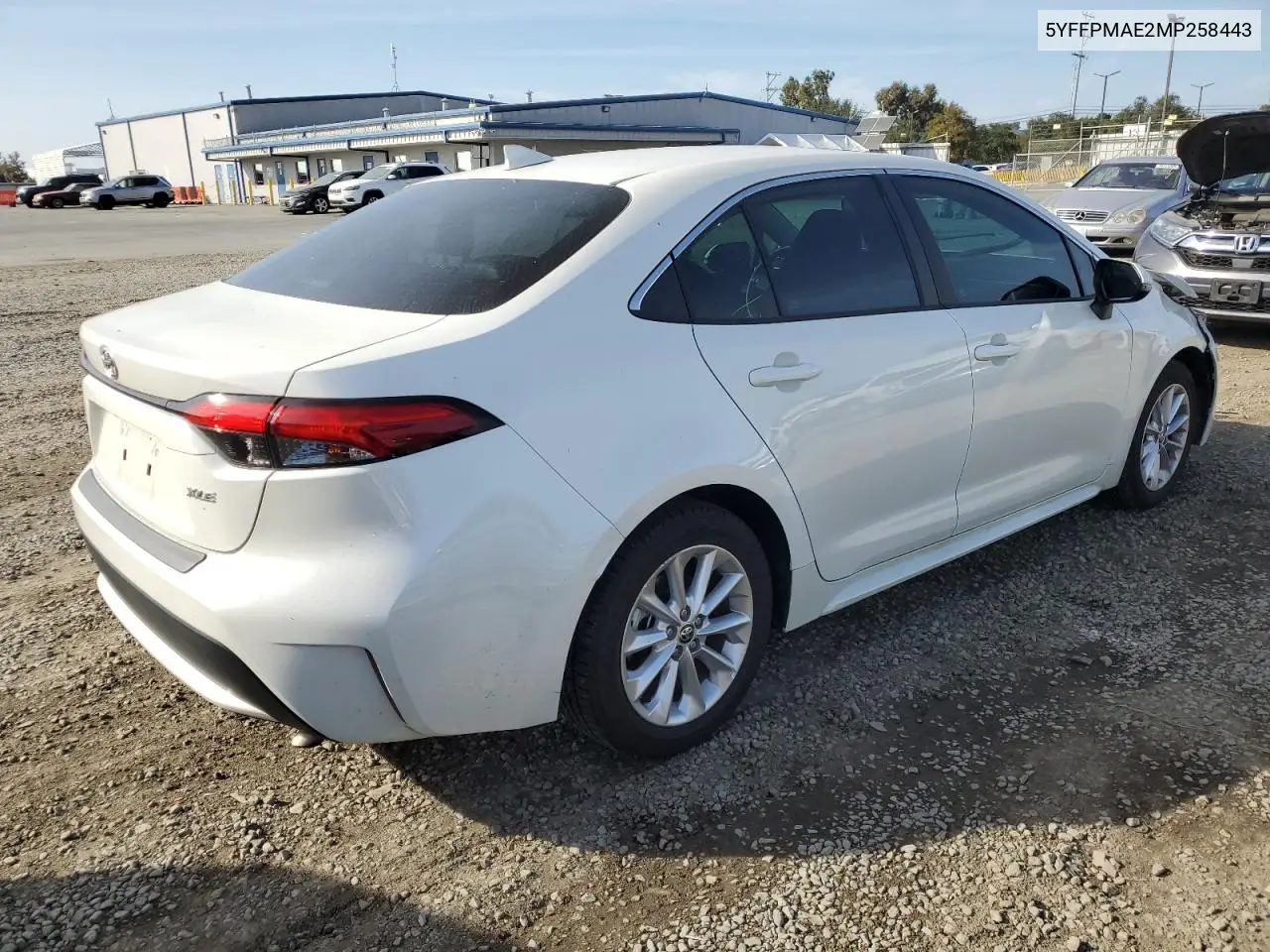 5YFFPMAE2MP258443 2021 Toyota Corolla Xle