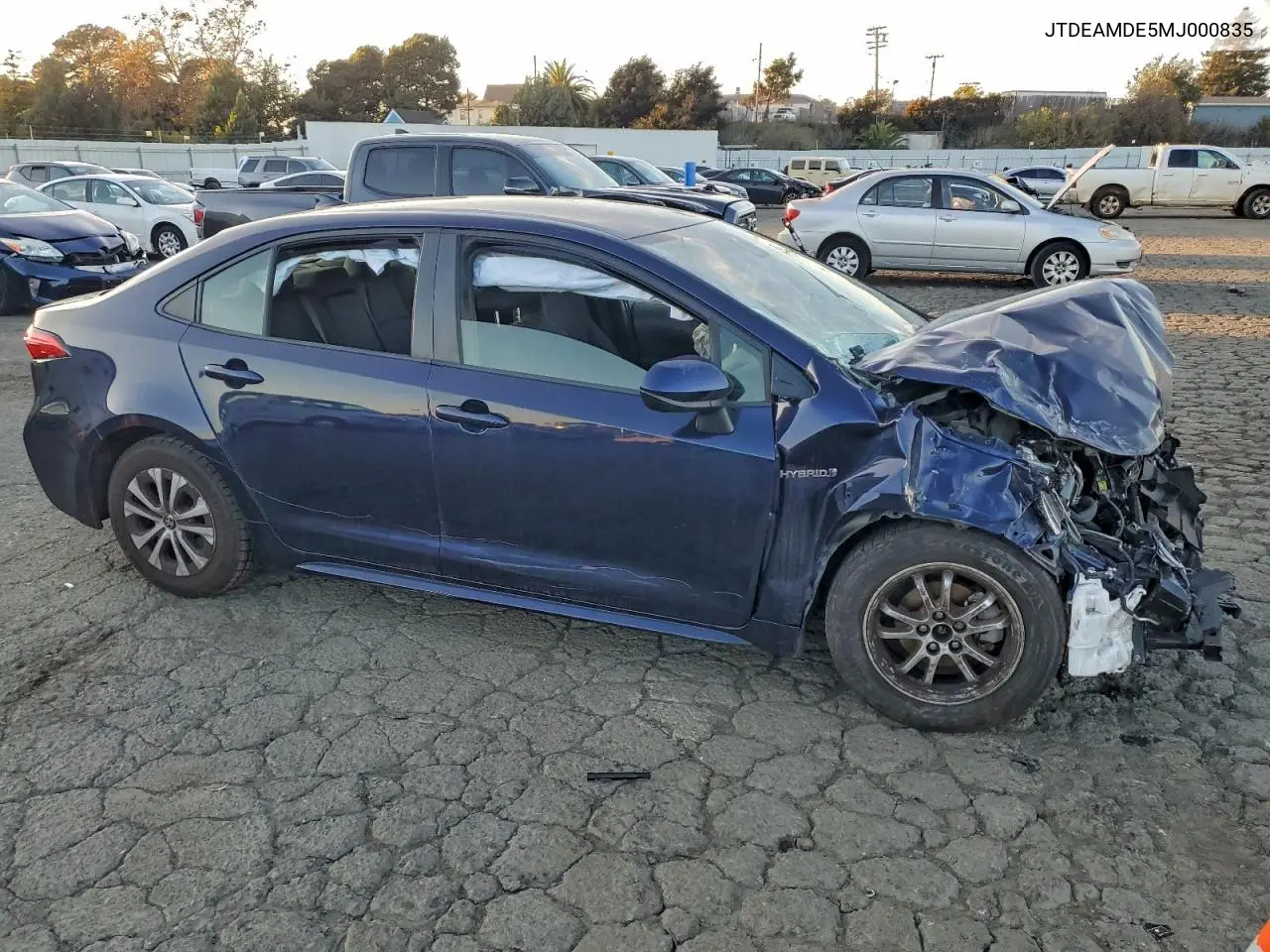 JTDEAMDE5MJ000835 2021 Toyota Corolla Le