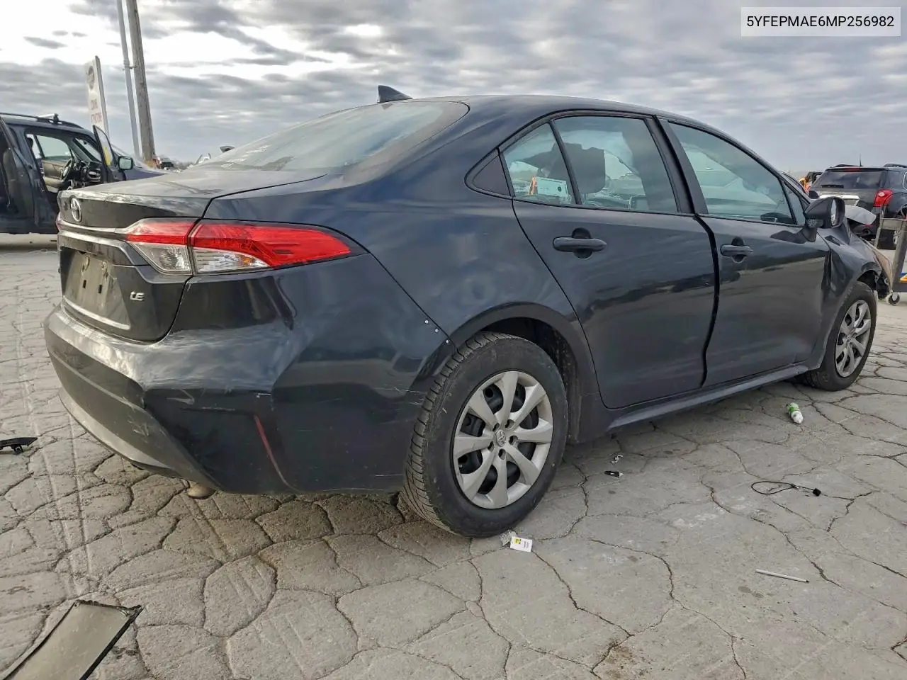 5YFEPMAE6MP256982 2021 Toyota Corolla Le
