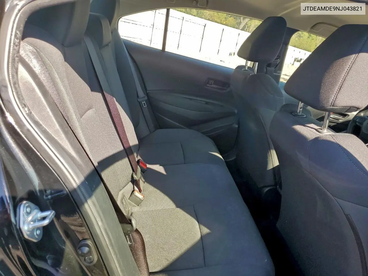 JTDEAMDE9NJ043821 2022 Toyota Corolla Le