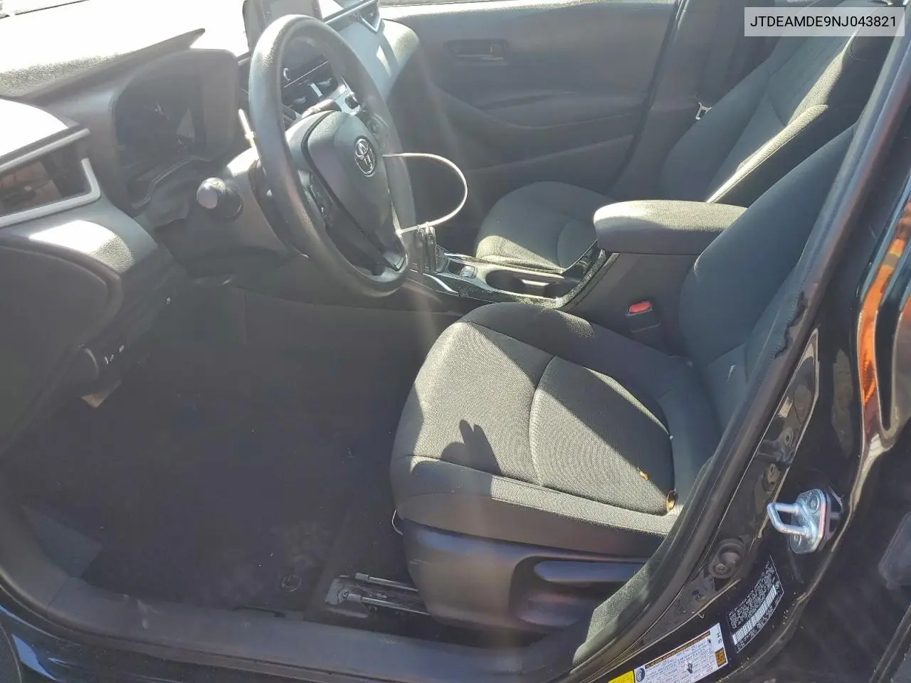 JTDEAMDE9NJ043821 2022 Toyota Corolla Le