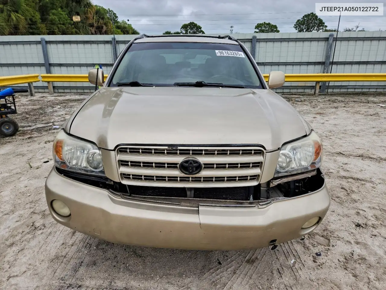 JTEEP21A050122722 2005 Toyota Highlander Limited