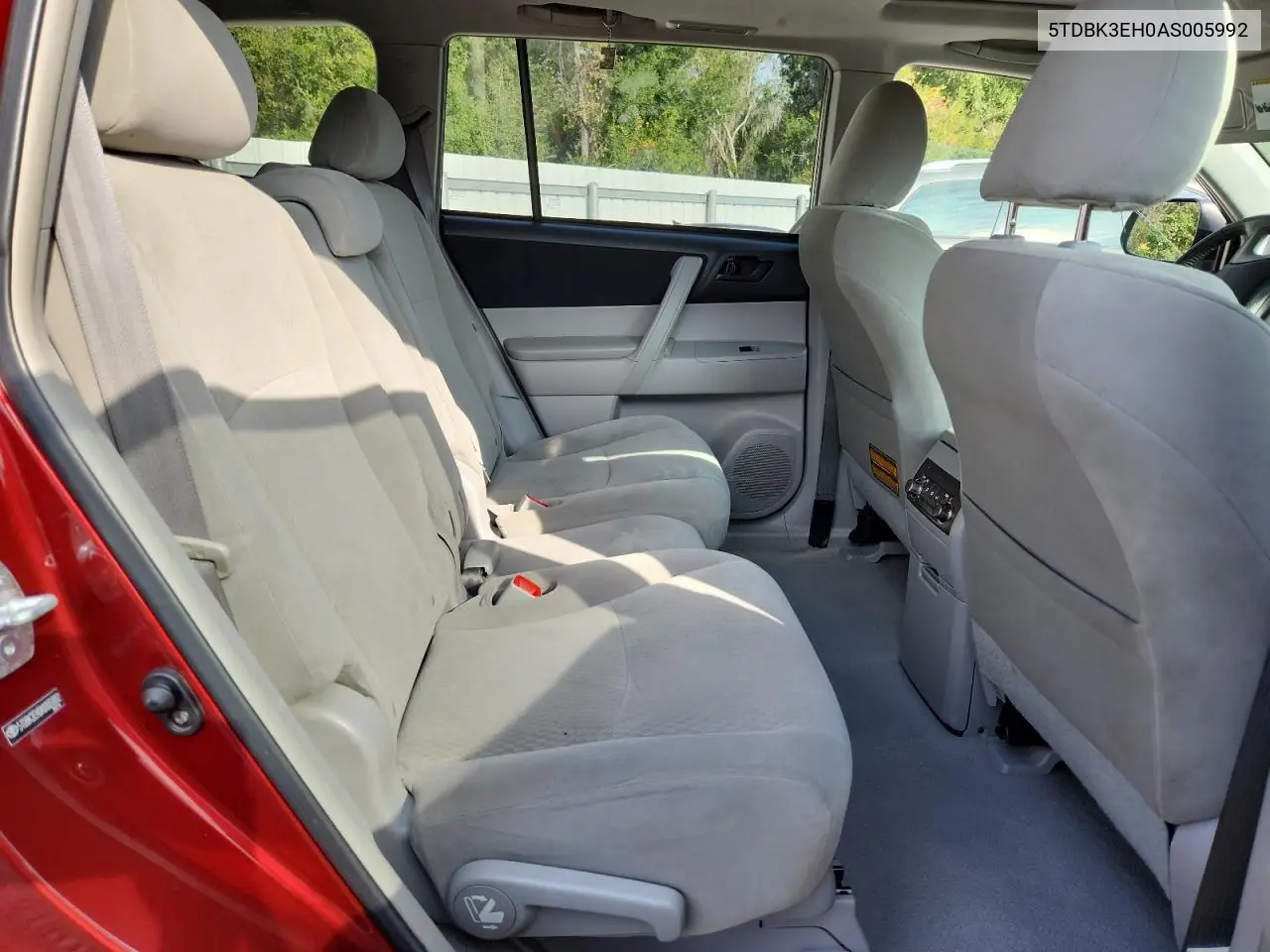 5TDBK3EH0AS005992 2010 Toyota Highlander
