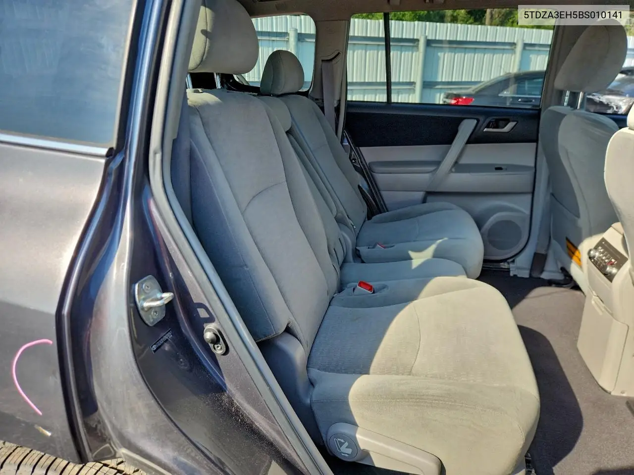 5TDZA3EH5BS010141 2011 Toyota Highlander Base