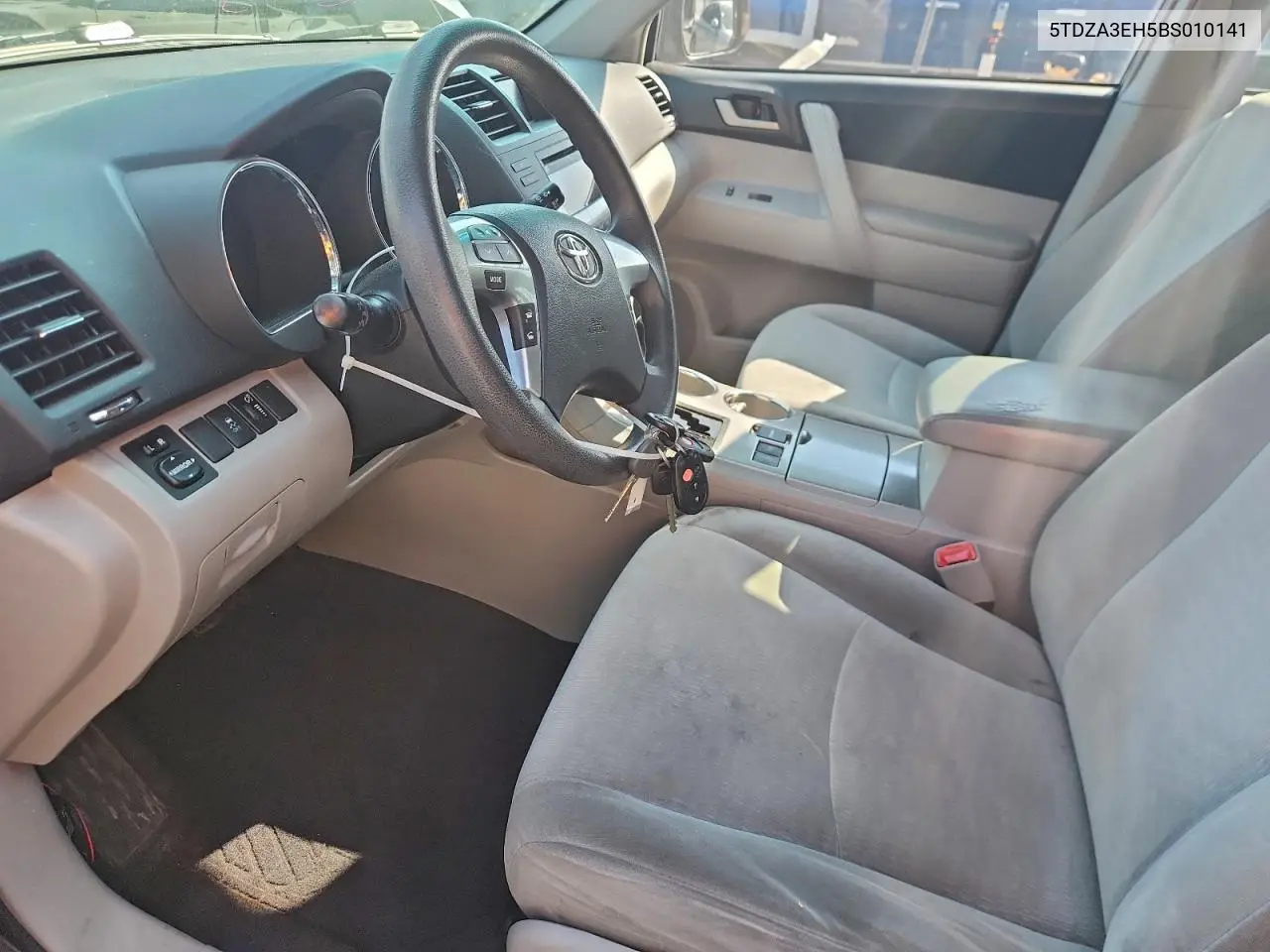 5TDZA3EH5BS010141 2011 Toyota Highlander Base