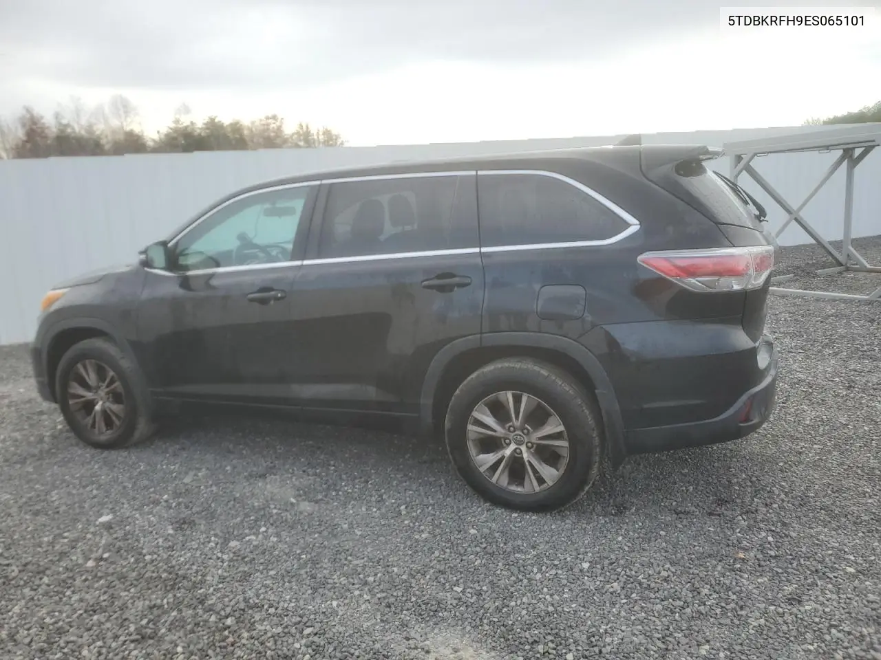 5TDBKRFH9ES065101 2014 Toyota Highlander Le
