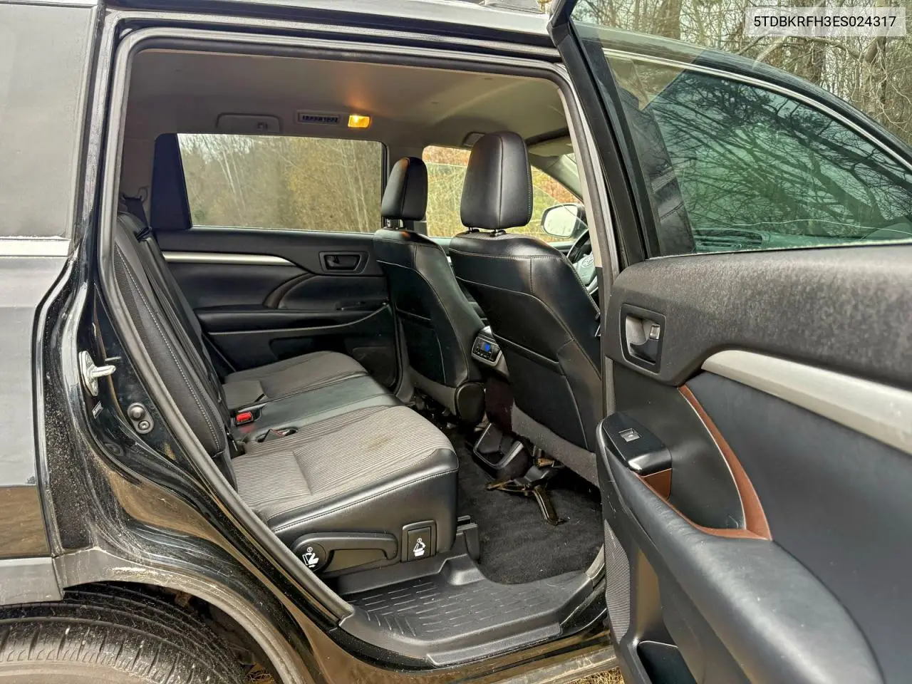 5TDBKRFH3ES024317 2014 Toyota Highlander Le