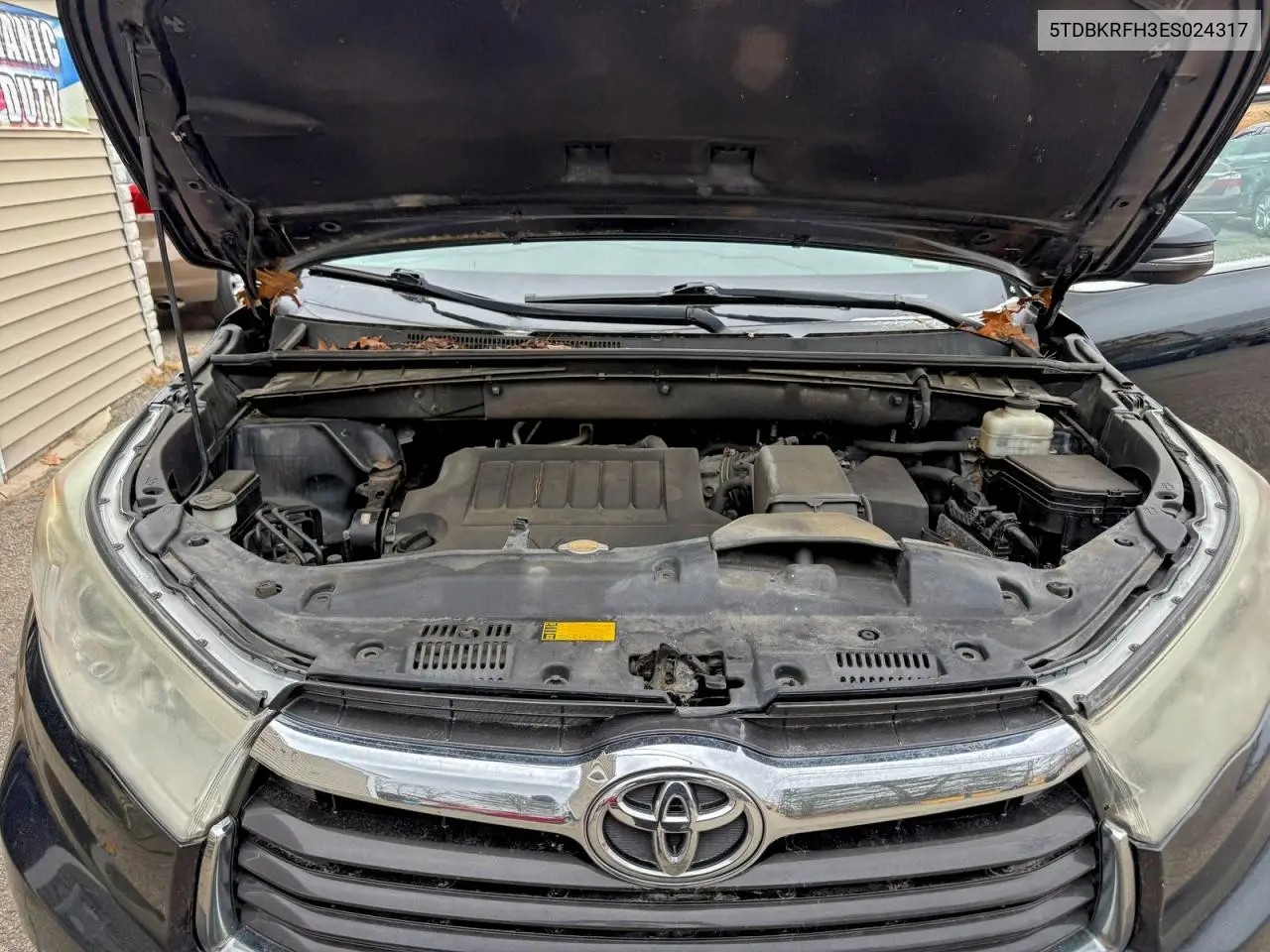 5TDBKRFH3ES024317 2014 Toyota Highlander Le