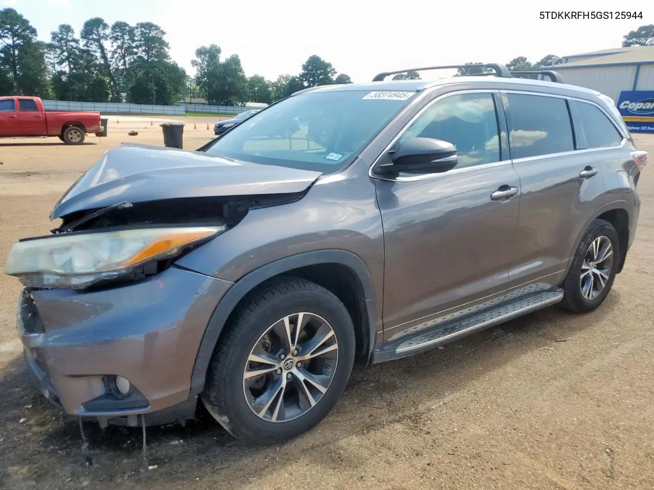 Auction sale of the 2016 Toyota Highlander , vin: 5TDKKRFH5GS125944, lot number: 58374945