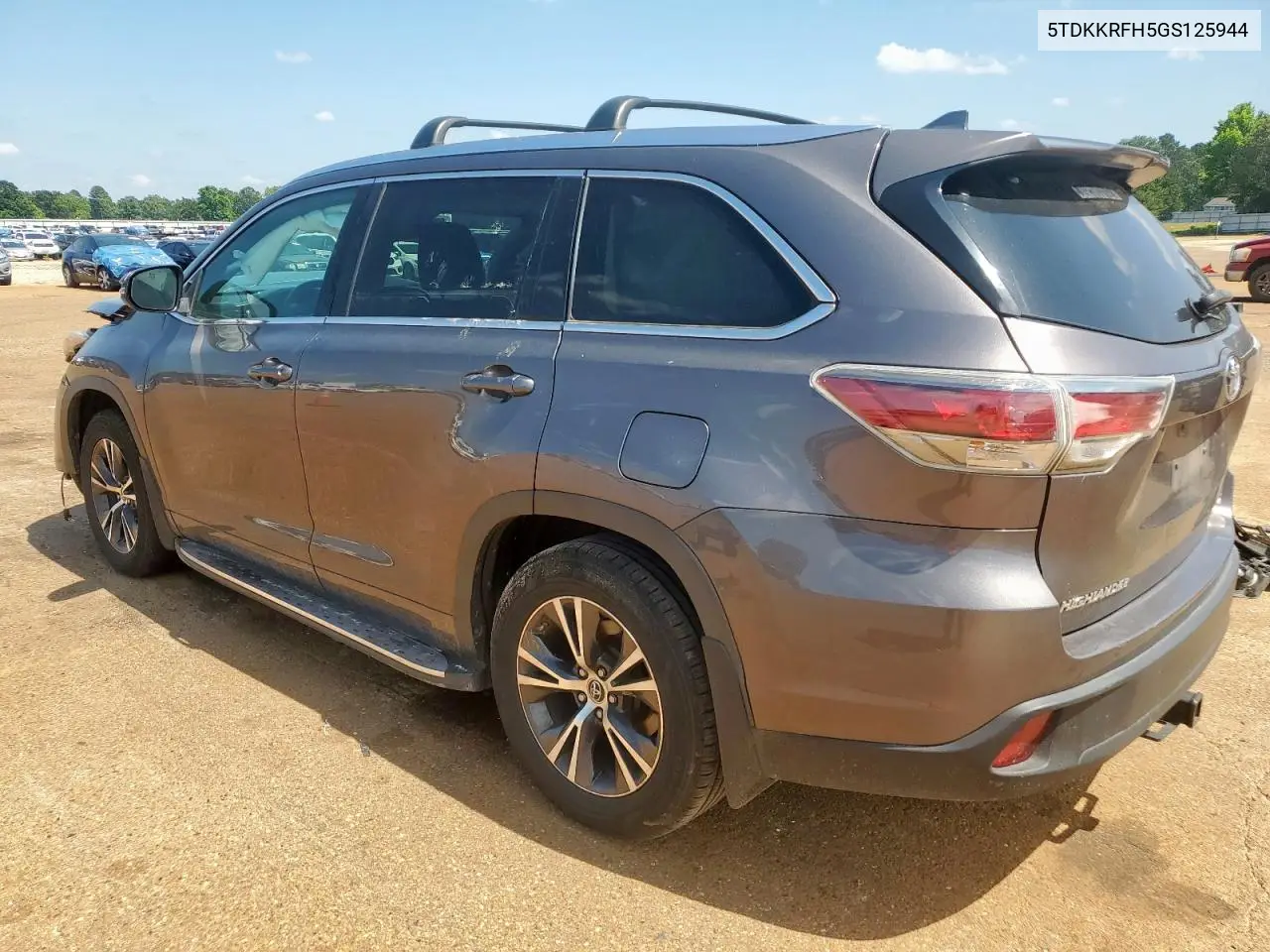 Auction sale of the 2016 Toyota Highlander , vin: 5TDKKRFH5GS125944, lot number: 58374945