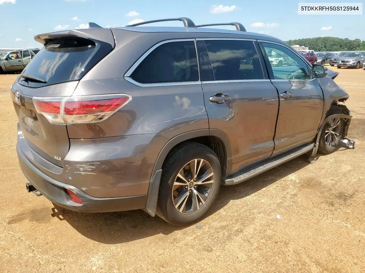 Auction sale of the 2016 Toyota Highlander , vin: 5TDKKRFH5GS125944, lot number: 58374945