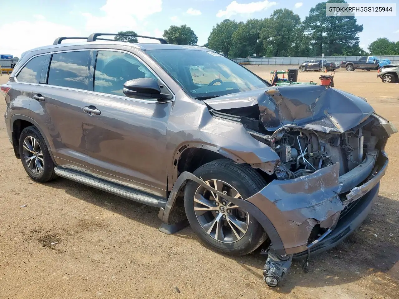 Auction sale of the 2016 Toyota Highlander , vin: 5TDKKRFH5GS125944, lot number: 58374945
