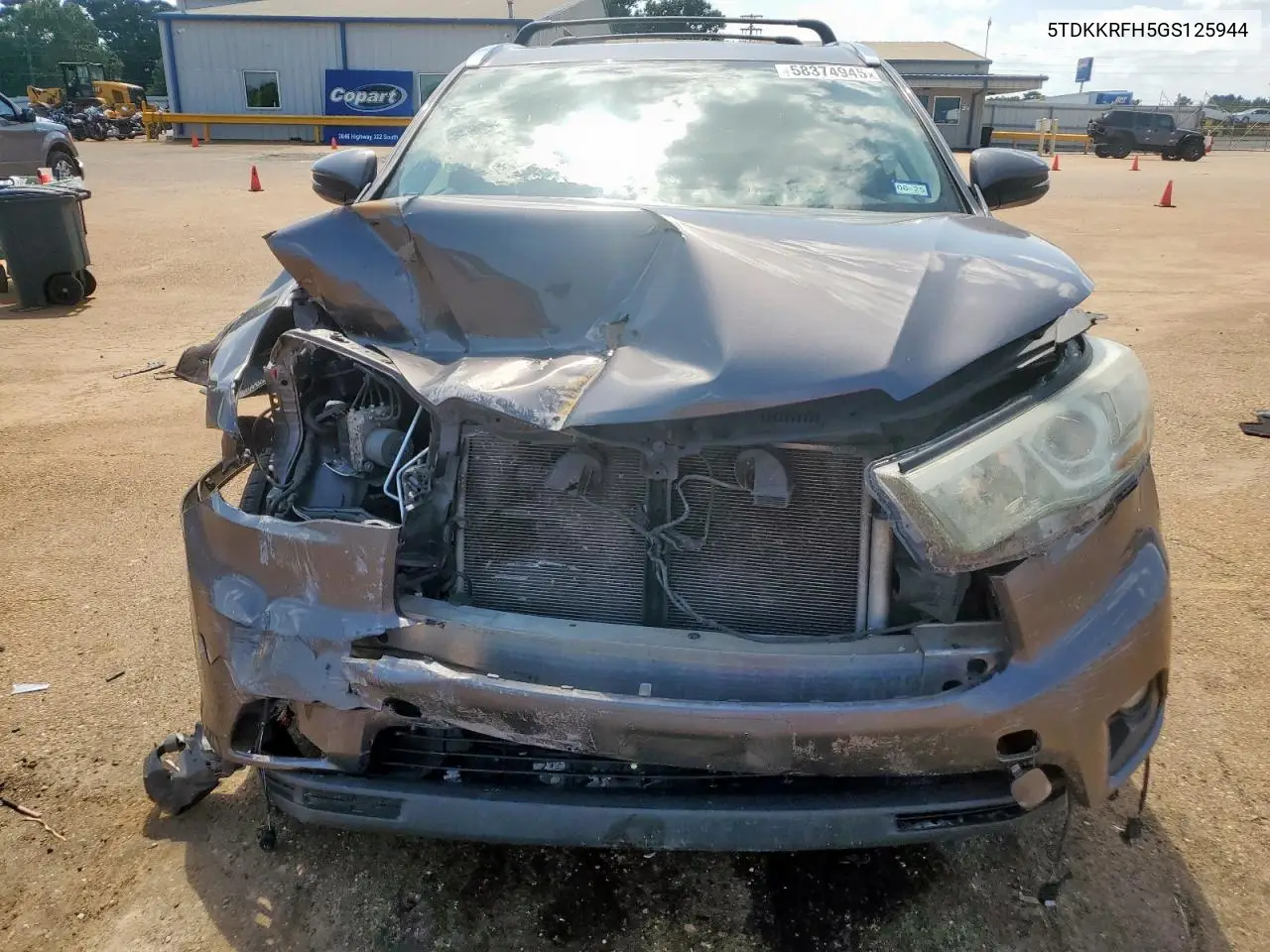 Auction sale of the 2016 Toyota Highlander , vin: 5TDKKRFH5GS125944, lot number: 58374945