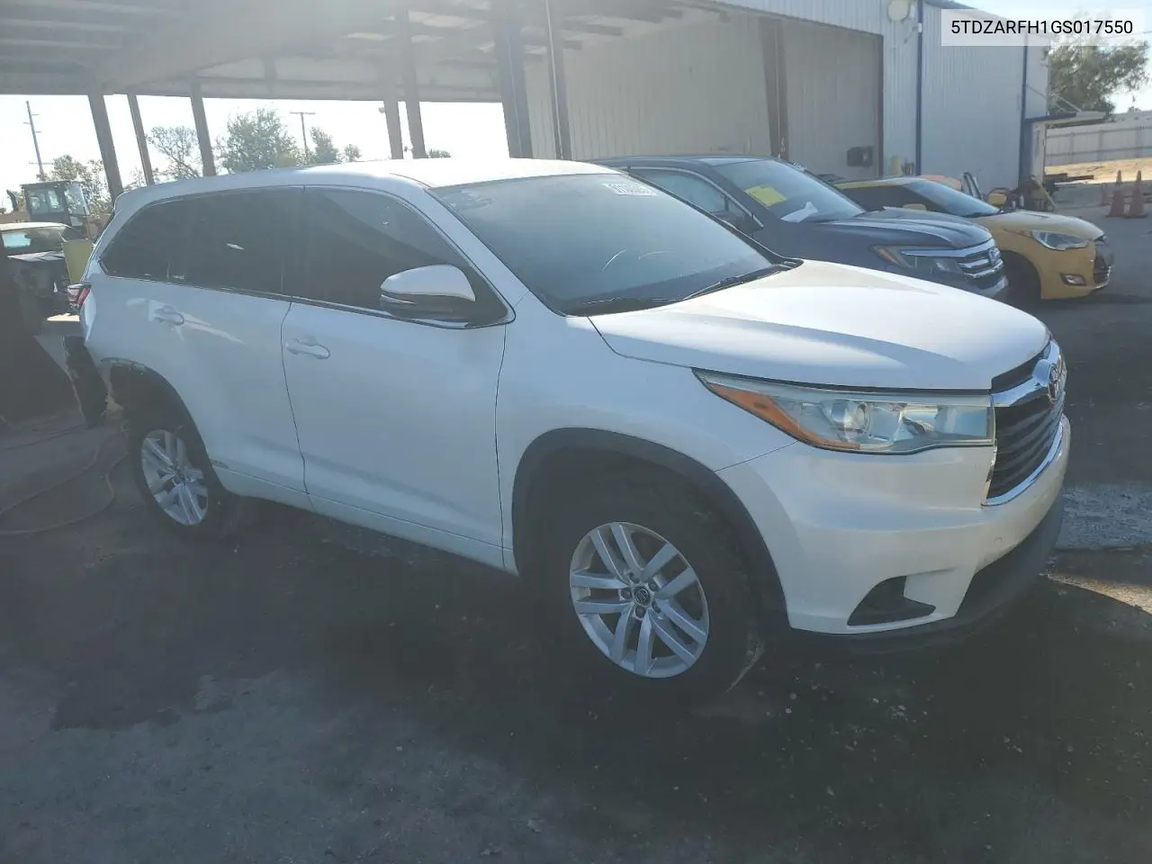5TDZARFH1GS017550 2016 Toyota Highlander Le