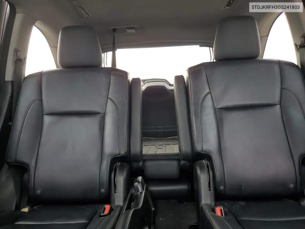 5TDJKRFH3GS241803 2016 Toyota Highlander Xle