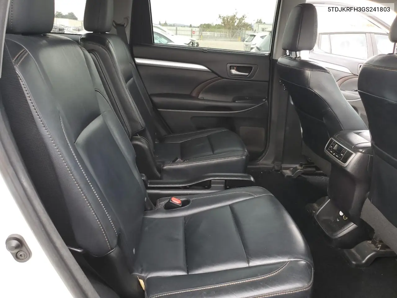 5TDJKRFH3GS241803 2016 Toyota Highlander Xle