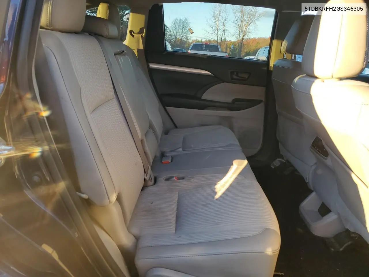 5TDBKRFH2GS346305 2016 Toyota Highlander Le