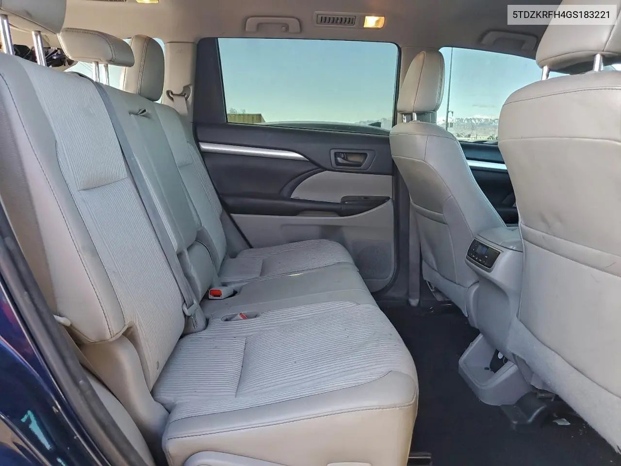 5TDZKRFH4GS183221 2016 Toyota Highlander Le Plus