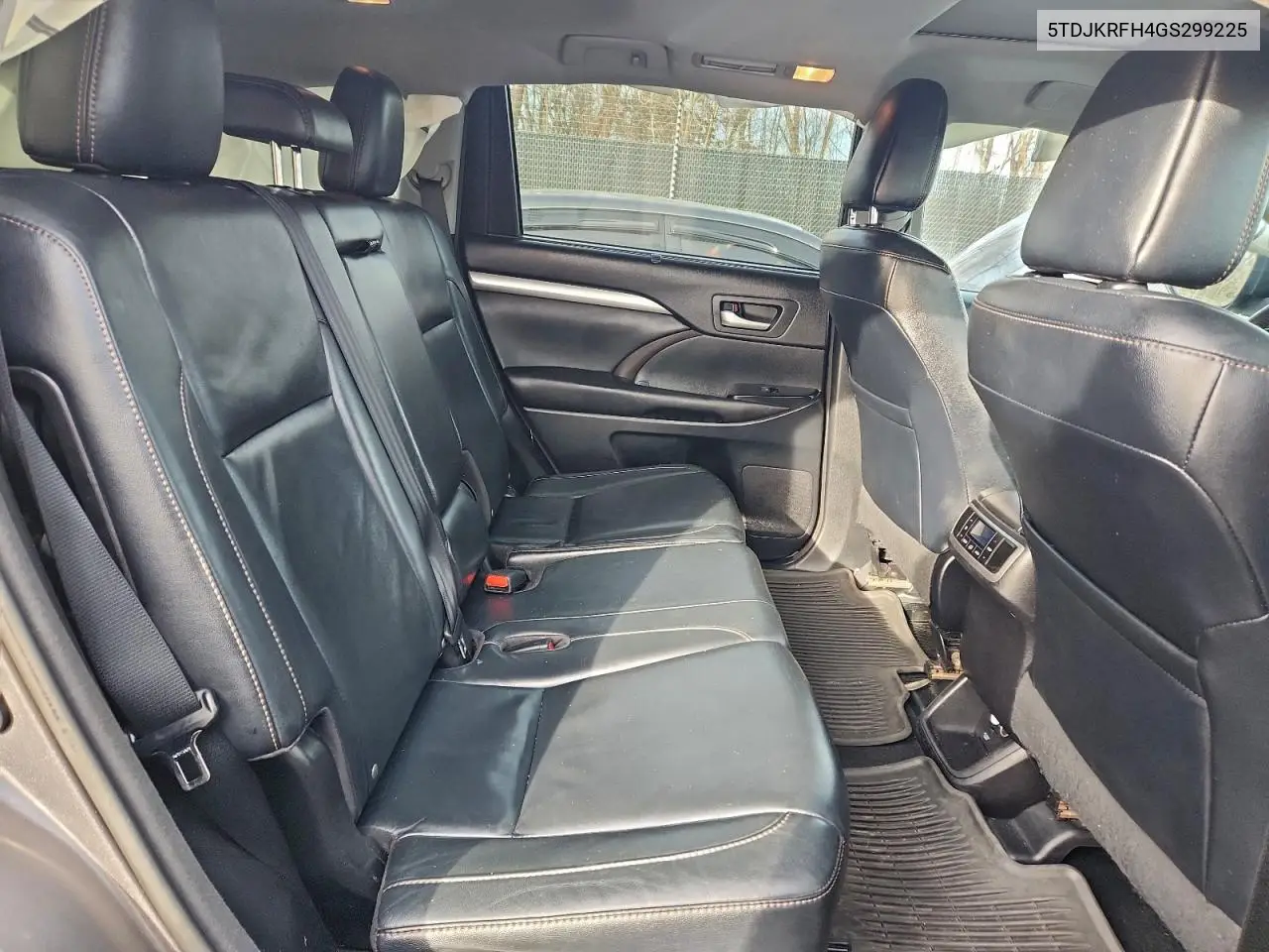 5TDJKRFH4GS299225 2016 Toyota Highlander Xle