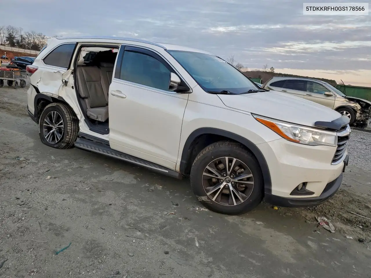 5TDKKRFH0GS178566 2016 Toyota Highlander Xle