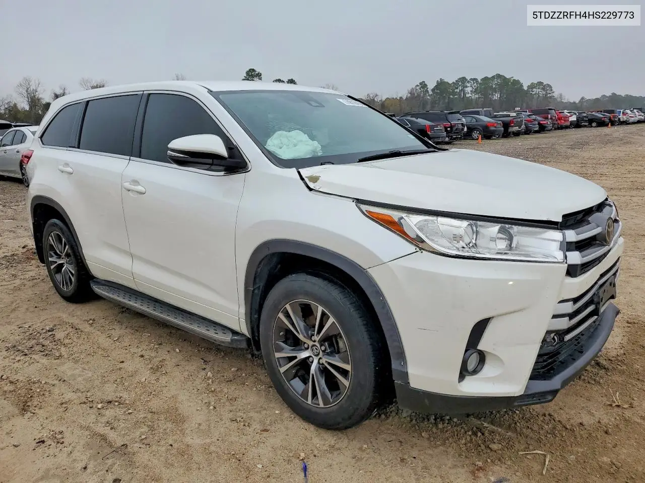 5TDZZRFH4HS229773 2017 Toyota Highlander Le