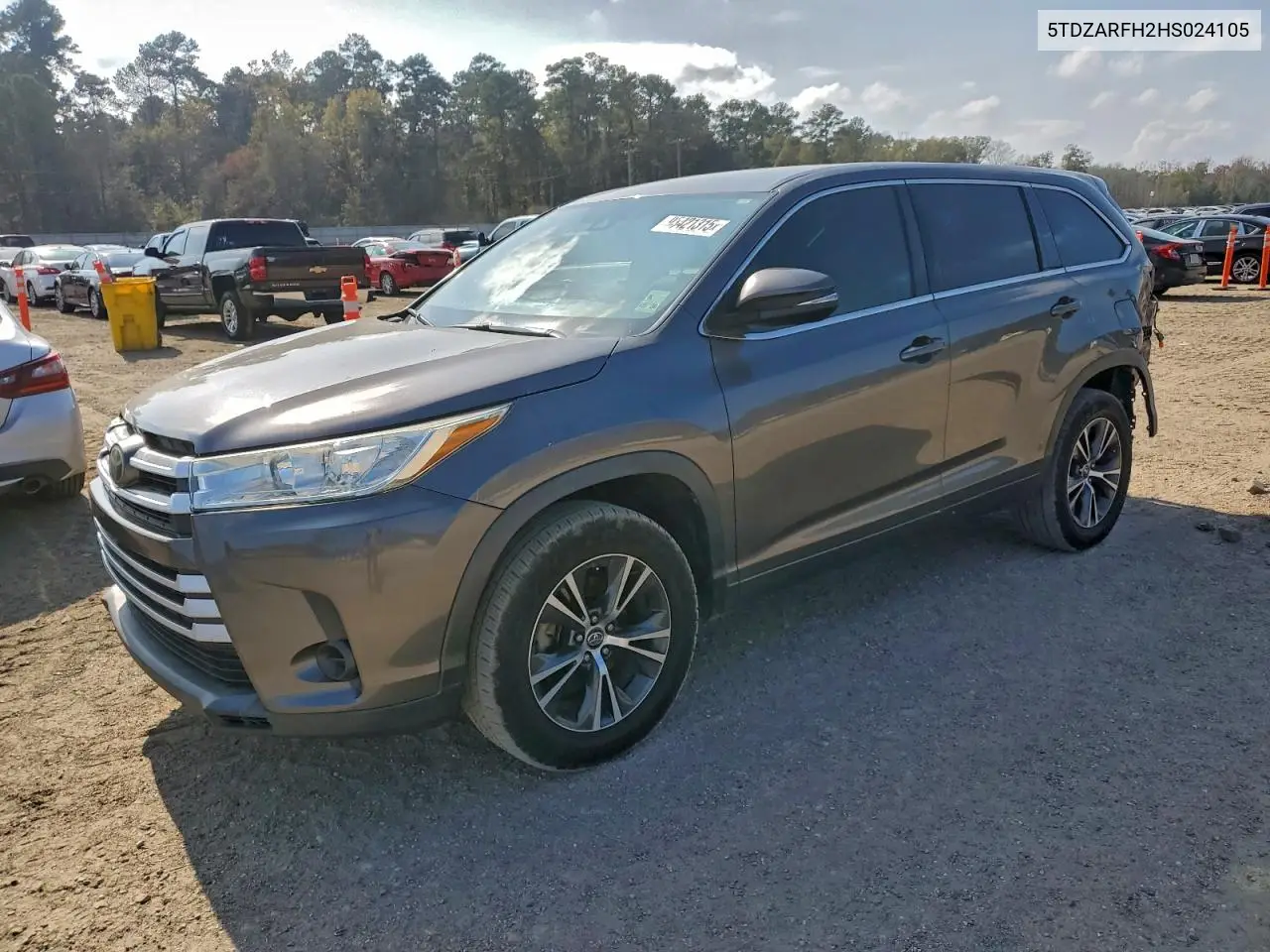 5TDZARFH2HS024105 2017 Toyota Highlander Le