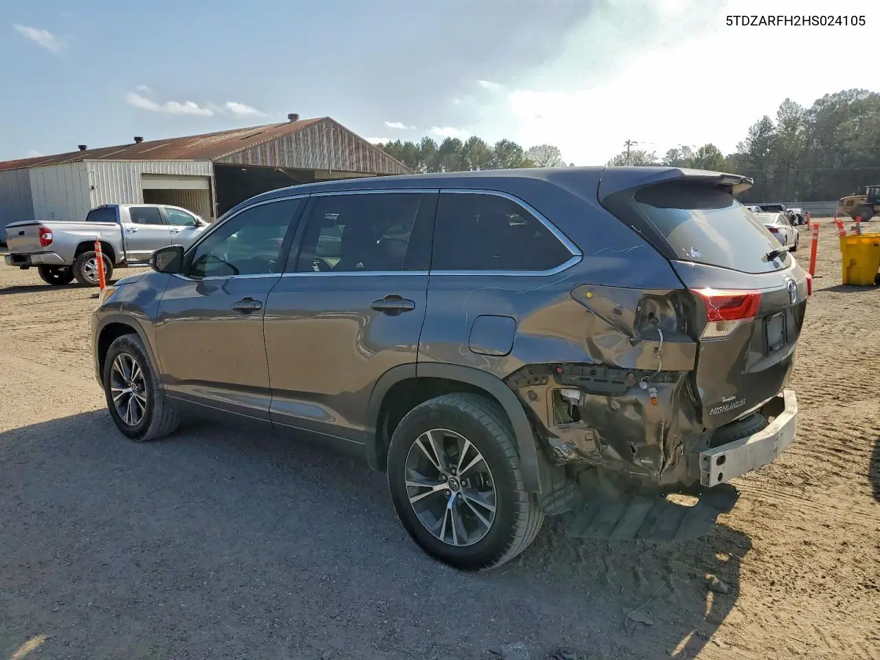 5TDZARFH2HS024105 2017 Toyota Highlander Le
